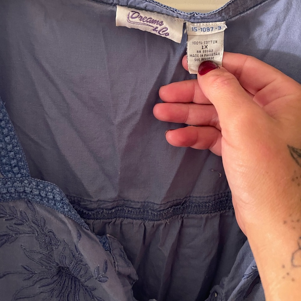 Blue embroidered vintagw nightdown